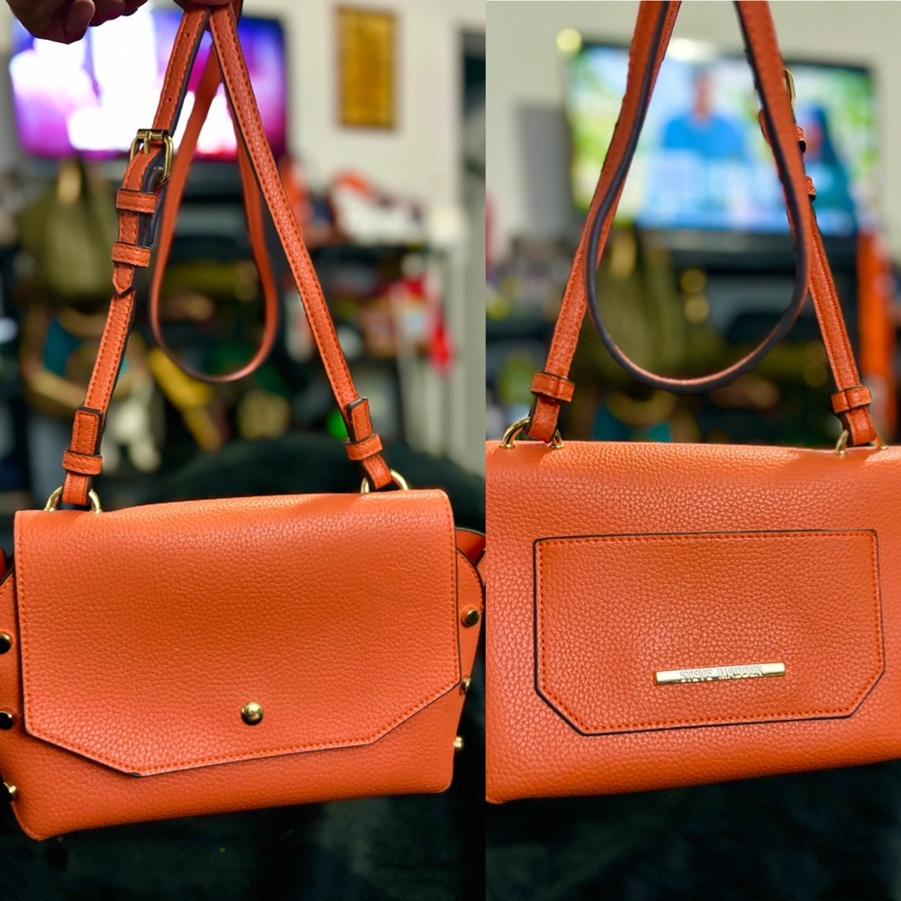 Steve Madden Cross Body Bag with cardholder pockets and back pocket.